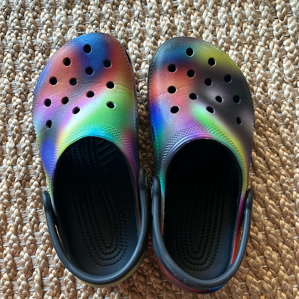 CROCS Kid’s Size 1 Tie Dye Marble Classic Clog Shoes